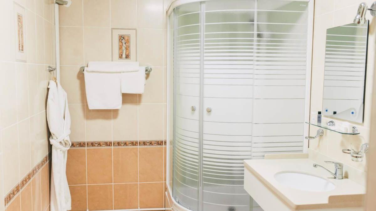 Dostyq Kokshetau Hotel Buitenkant foto