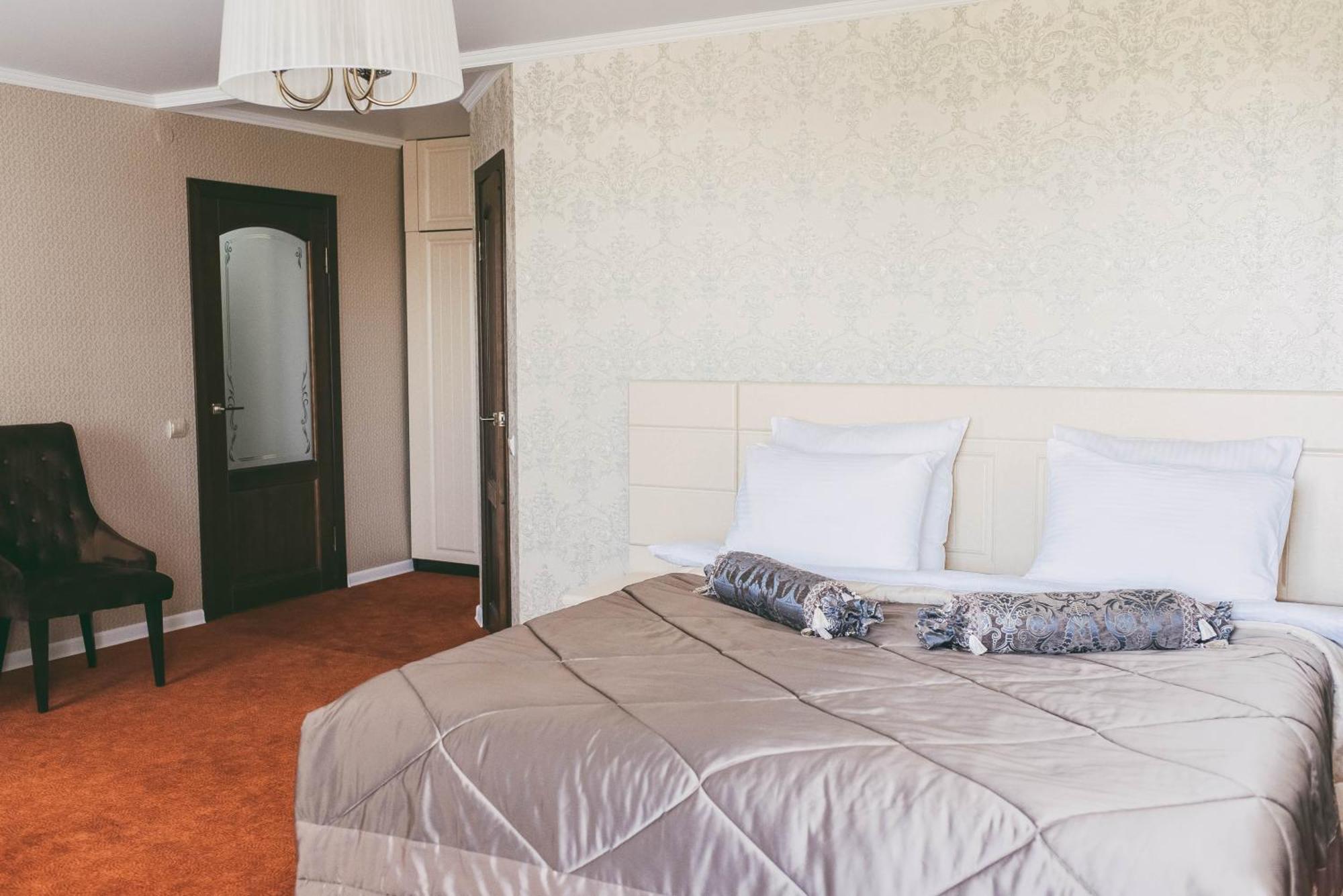 Dostyq Kokshetau Hotel Buitenkant foto