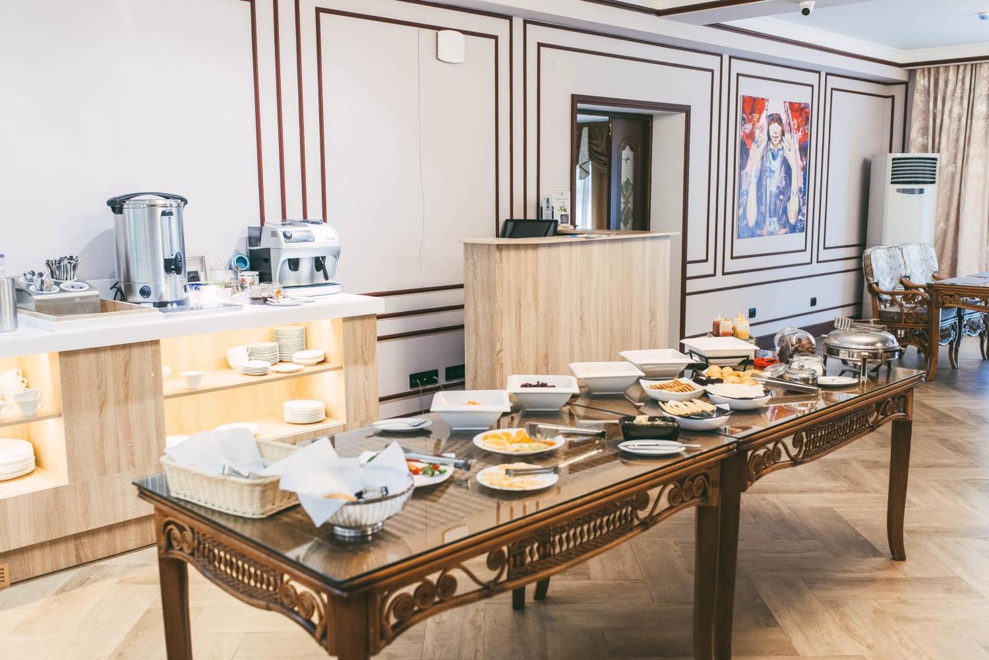 Dostyq Kokshetau Hotel Buitenkant foto