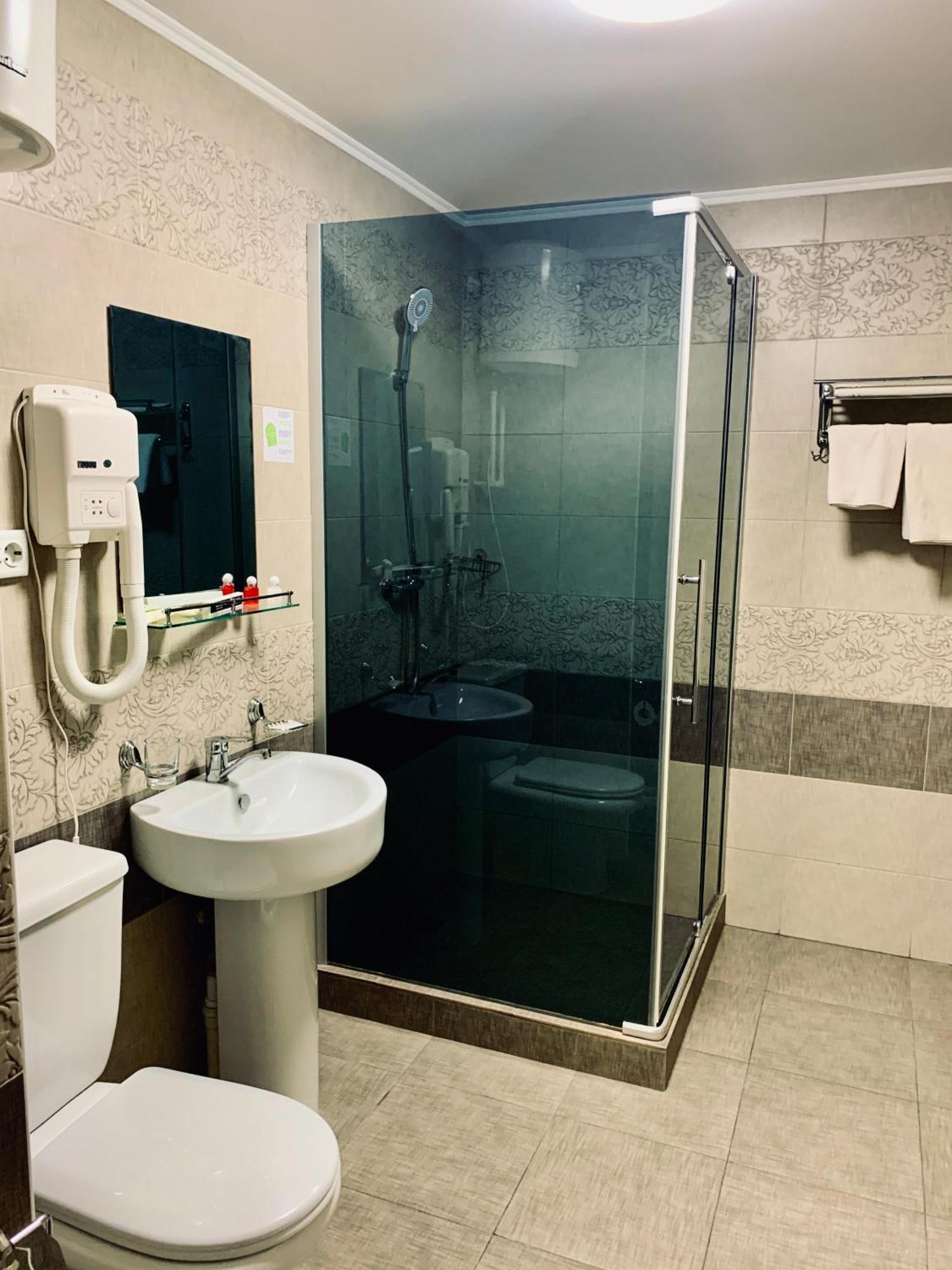 Dostyq Kokshetau Hotel Buitenkant foto