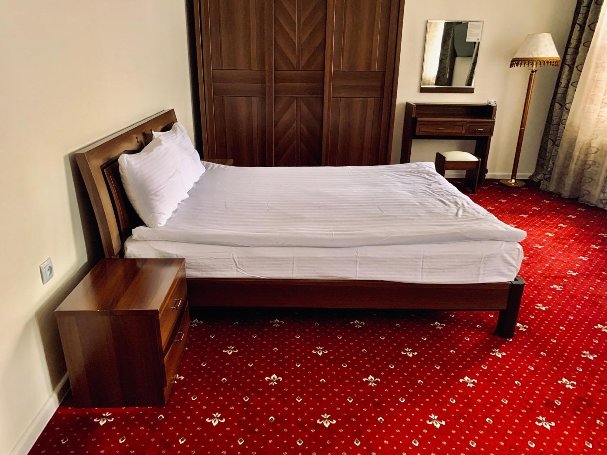 Dostyq Kokshetau Hotel Buitenkant foto