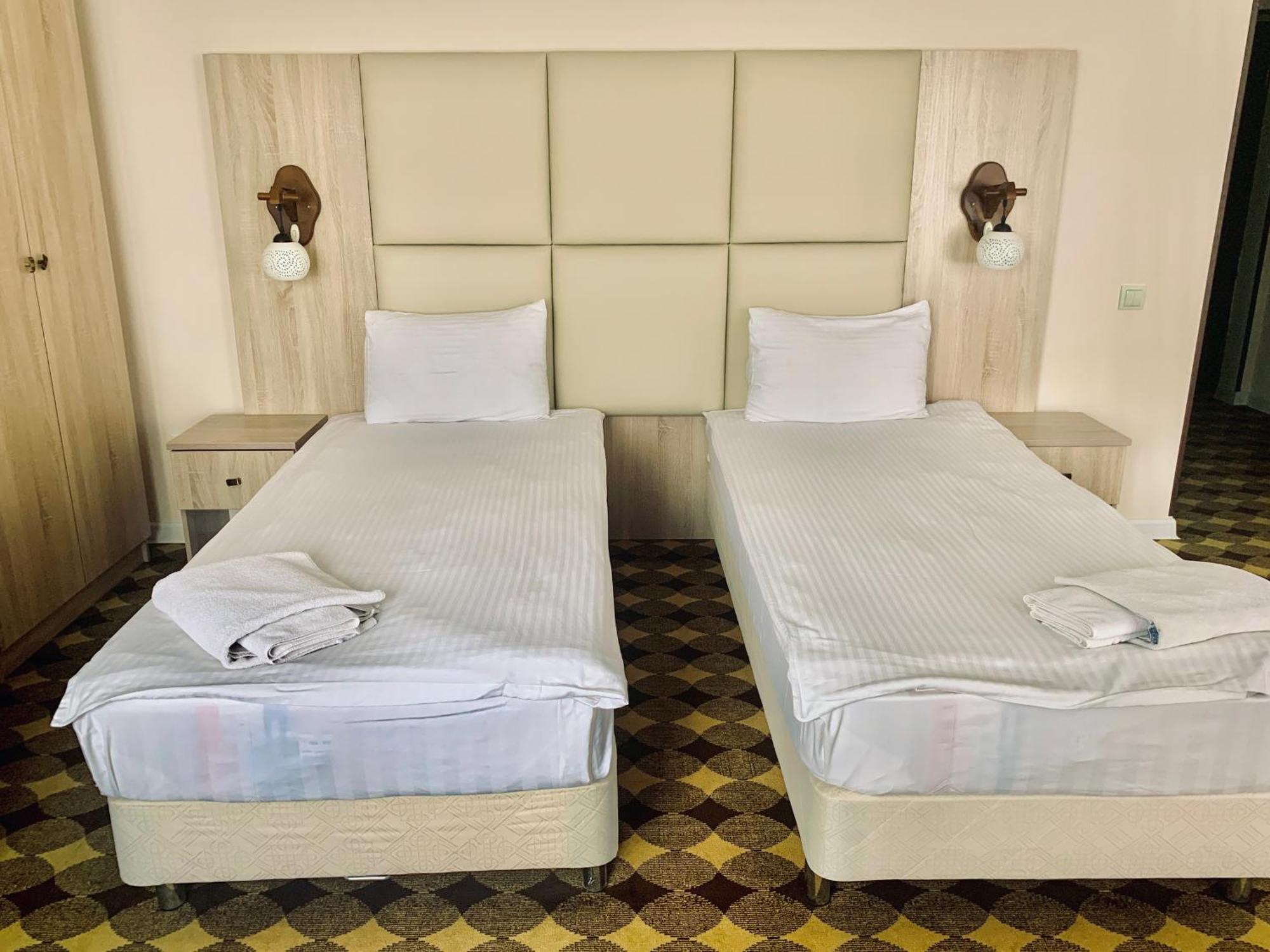 Dostyq Kokshetau Hotel Buitenkant foto